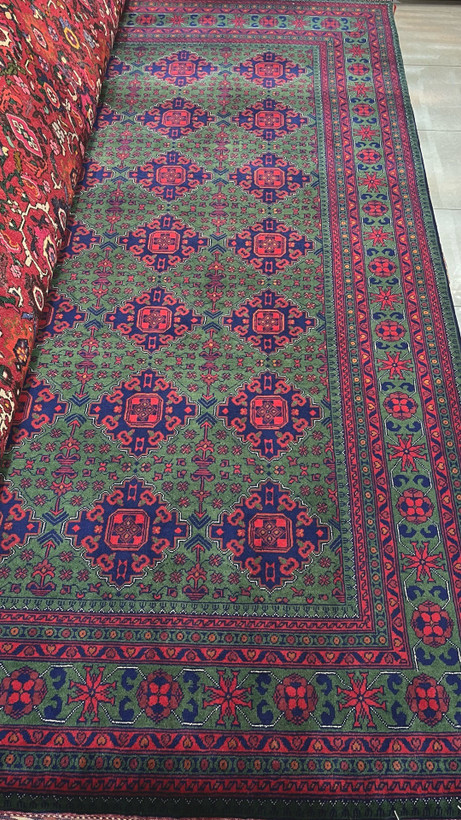 فرش دستباف شش متری بلوچی نقشه ترکمن زمینه سبز زمردی