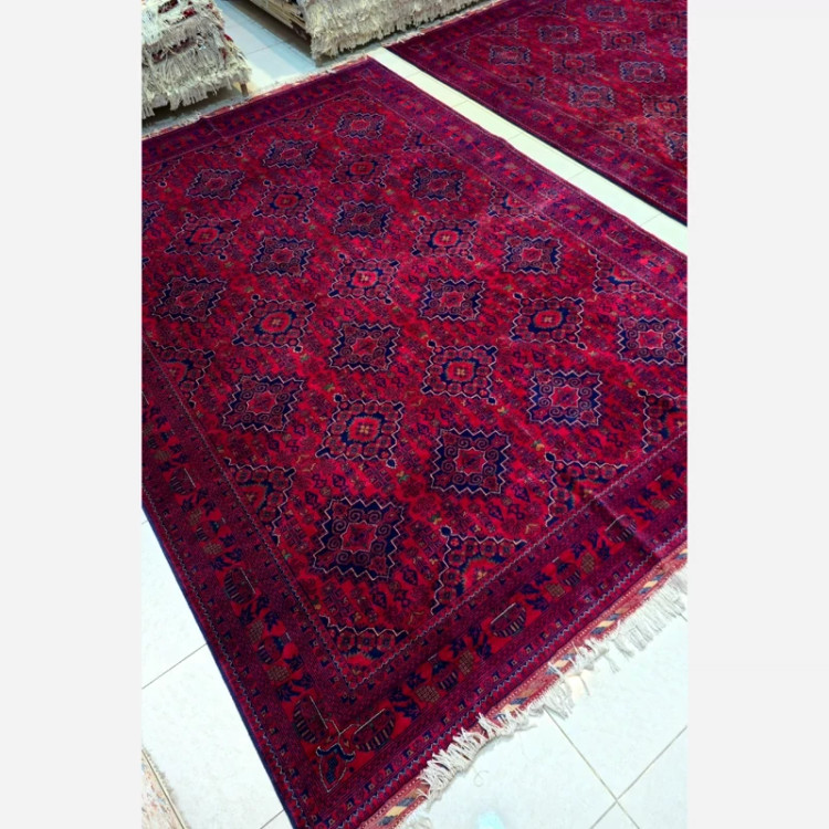 فرش دستباف نه متری بلوچی نقشه نقشه زیرخاکی بخارایی زمینه لاکی تمام کرک