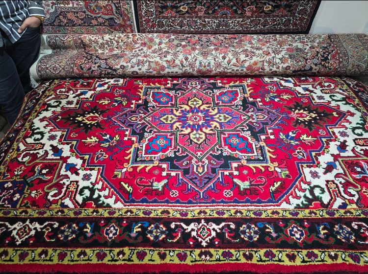 فرش دستباف قالیچه بزرگ هریس زمینه لاکی نو آکبند