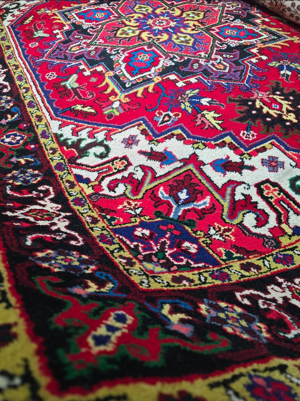 فرش دستباف قالیچه بزرگ هریس زمینه لاکی نو آکبند