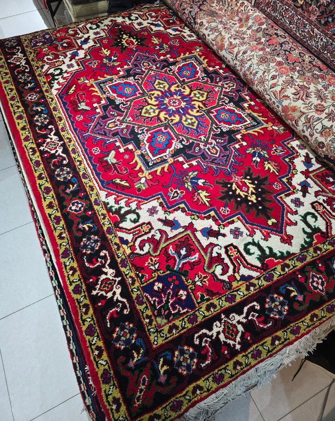 فرش دستباف قالیچه بزرگ هریس زمینه لاکی نو آکبند