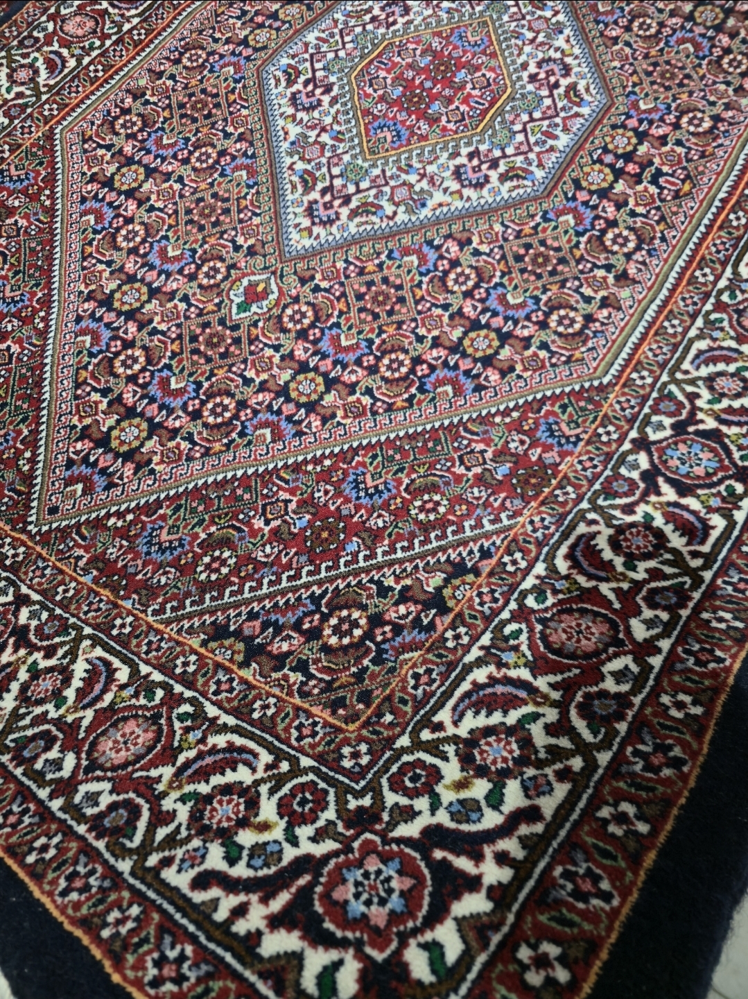 فرش دستباف قالیچه دو ذرع نقشه ماهی بیجار