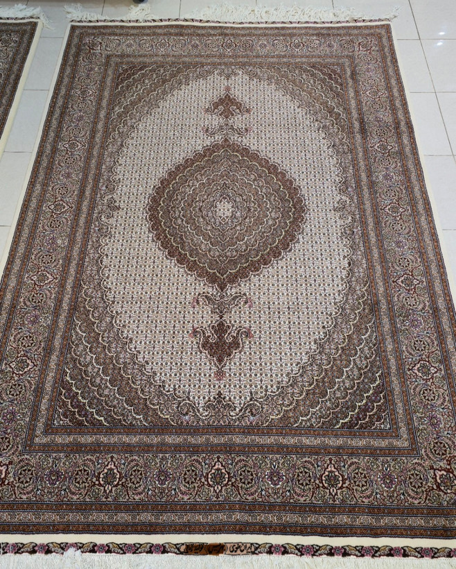 فرش دستباف جفت شش متری ریزماهی خوی(تبریز)