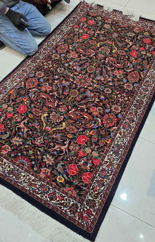 فرش دستباف قالیچه دو ذرع شکارگاه بافت بیجار