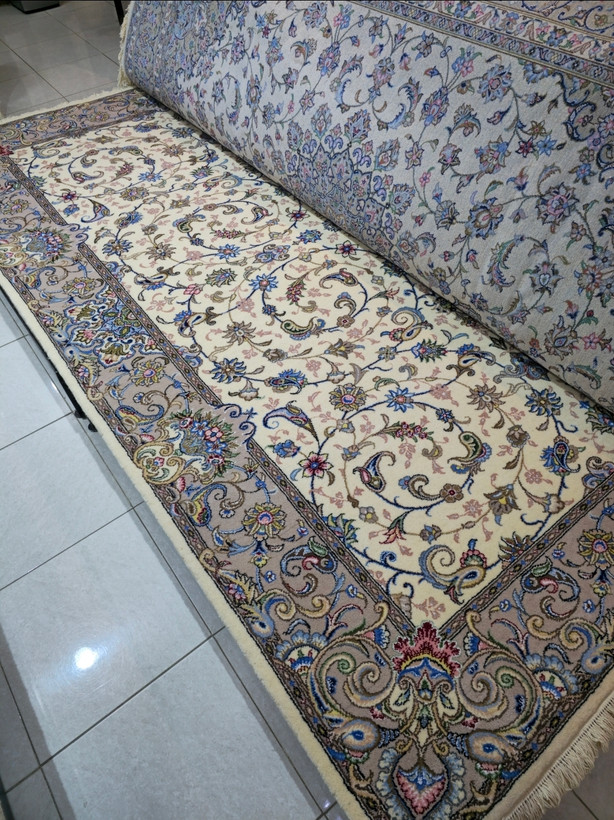 فرش دستباف نه متری نقشه افشان حاشیه خاکی