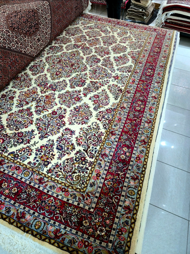 فرش دستباف نه متری نقشه دسته گل آمریکایی ساروق
